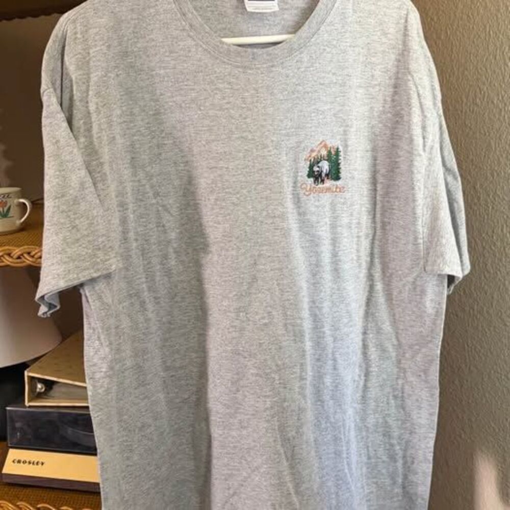 grey yosemite national park embroidered tee